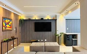 Apartamento Lindo com sacada vista mar! Pé na areia!!!